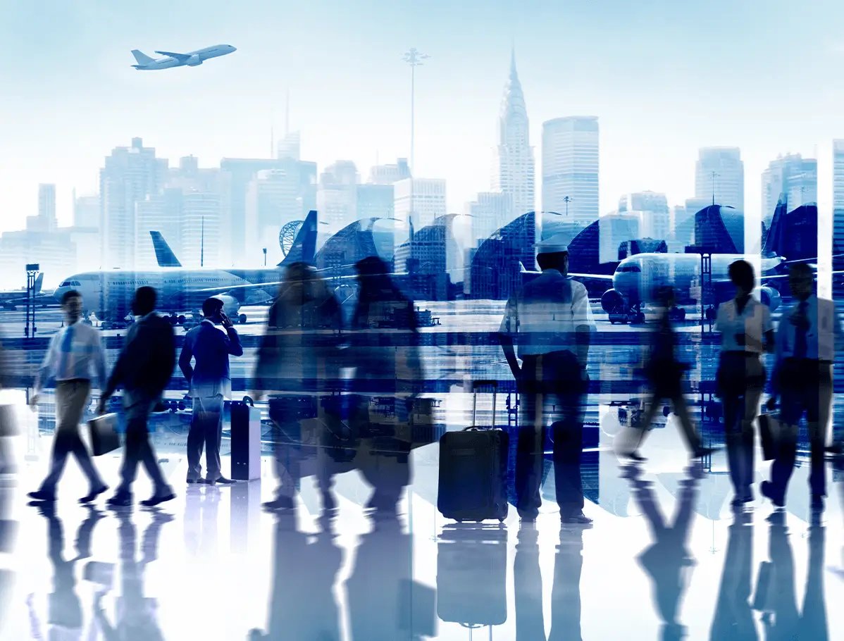 Ilustración con imágenes superpuestas en tono azul simulando el bullicio de un aeropuerto