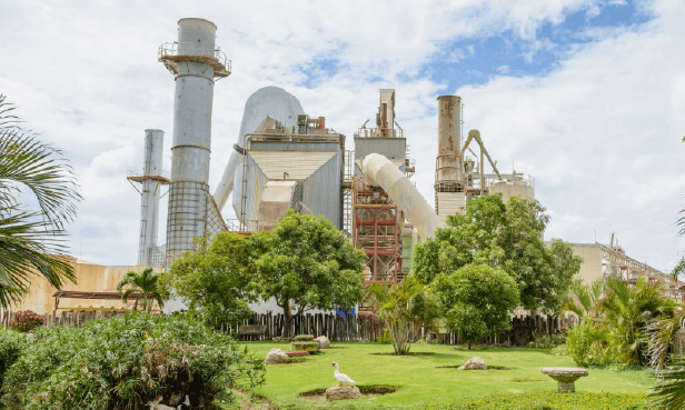 Parque alrededor de la empresa Cemex