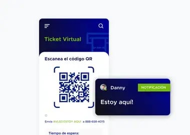 Pantalla con un ticket digital, código QR y una notificación para el cliente
