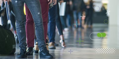 Qué es la gestión de filas - varias personas haciendo fila