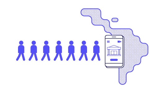 Iconos de personas en fila caminando hacia un dispositivo móvil sobre una ilustracion de latinoamérica