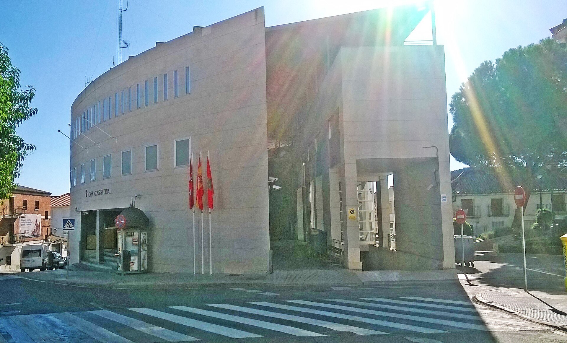 Rear exterior of the Ayuntamiento de Parla municipal building.