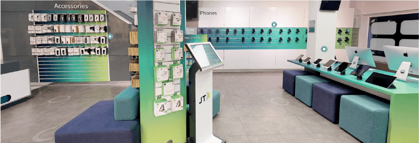 Interior de tienda de Jersey Telecom con señalización digital
