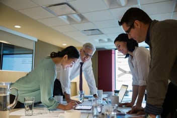 Transformación global en la atención al cliente: cómo una multinacional de telecomunicaciones optimizó su servicio con Q-Flow®