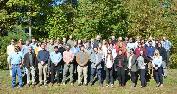 Foto de parte del equipo de ACF Technologies en Asheville, Carolina del Norte (NC)