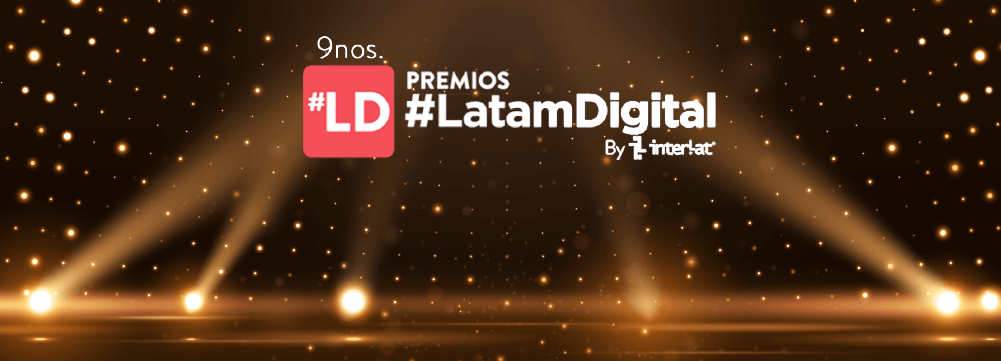 Palco com luzes e logotipo da premiação LatamDigital 2021