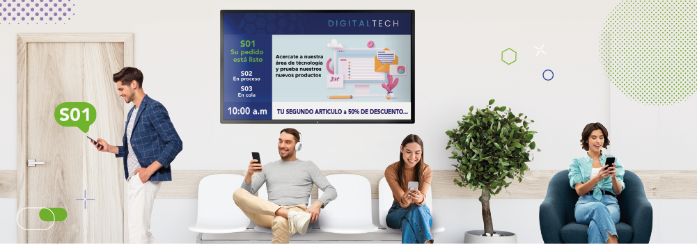 Varias personas en sala de espera con una pantalla de señalización digital