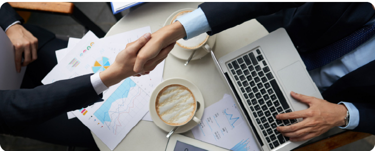 Interfaces digitales impulsadas por inteligencia artificial para mejorar la experiencia del cliente B2B