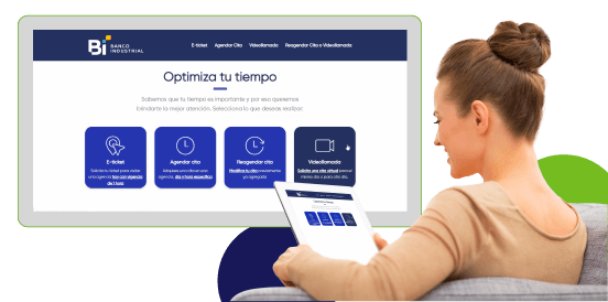 Customer using Banco Industrial website to book a banking appointment.