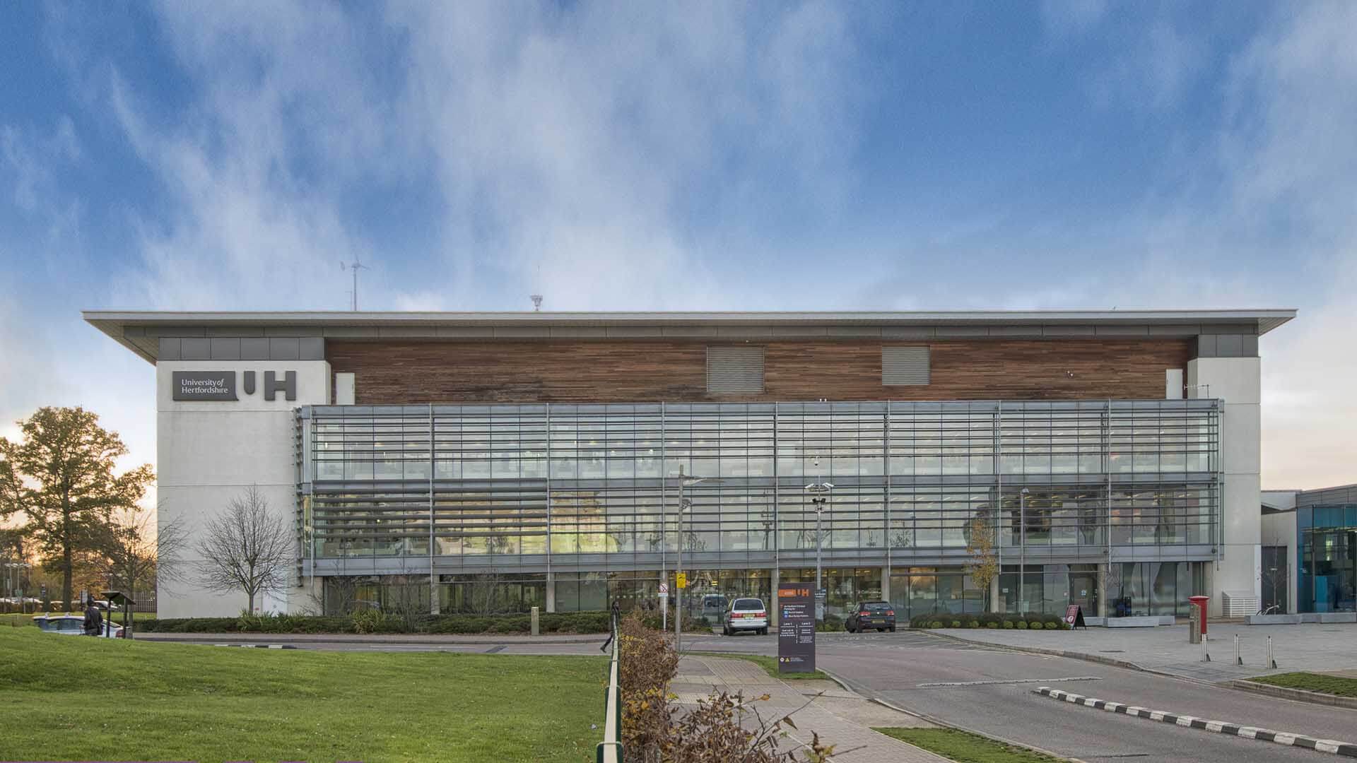 Gestión de flujo de estudiantes en el centro de servicios de la Universidad de Hertfordshire